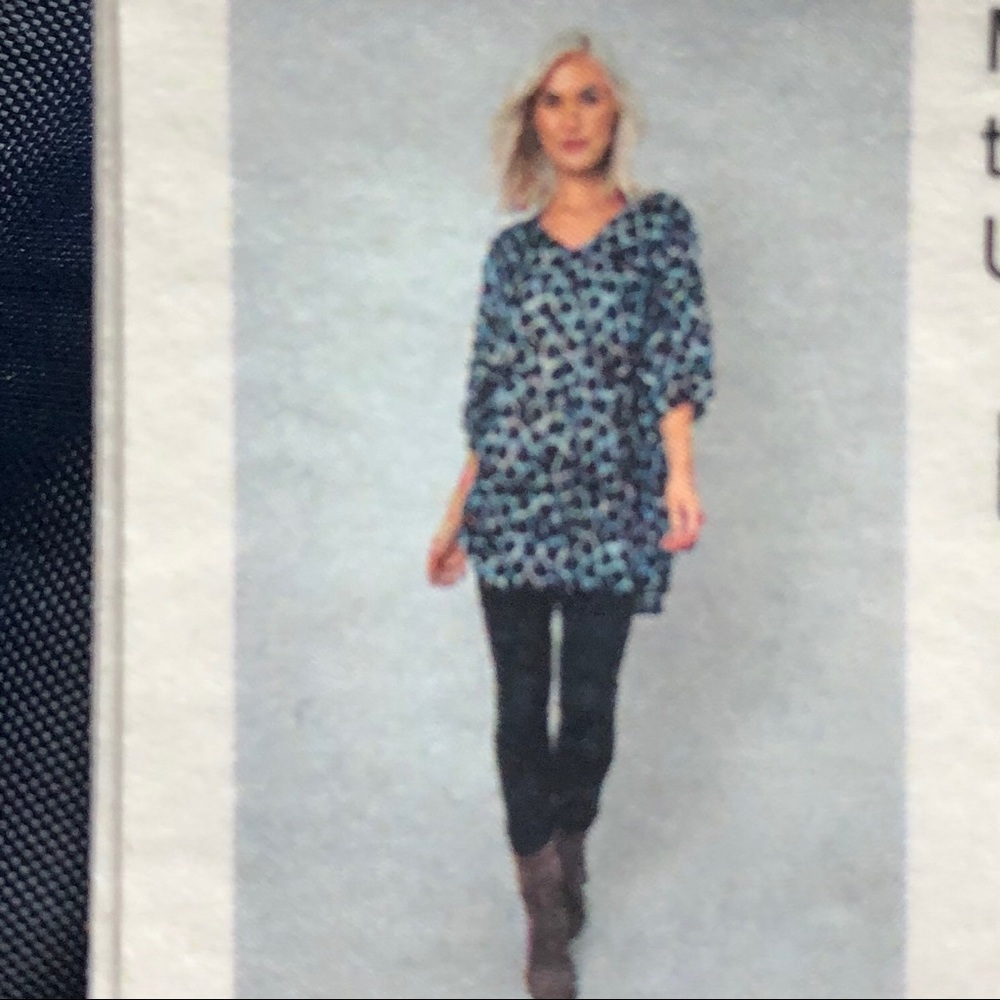 Simply Noelle Blue White Printed Oversized Tunic - Picture 3 of 7